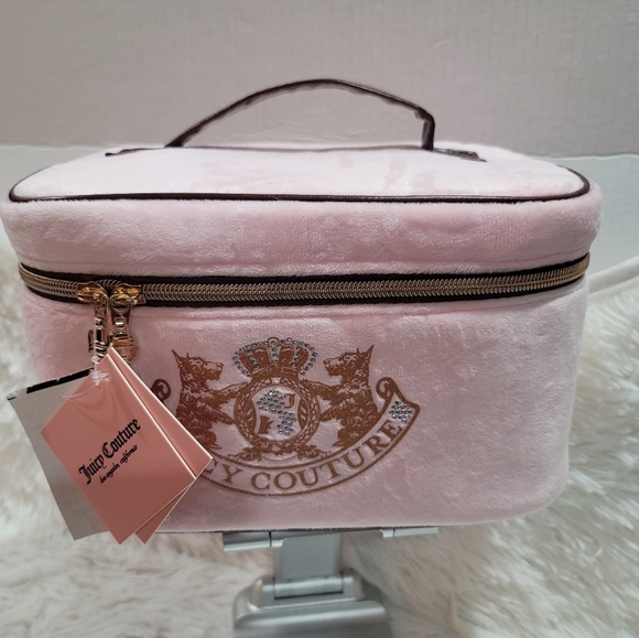 JUICY COUTURE Makeup Bag - Travel Cosmetic Train Case - Pink Velour New With Tag - Picture 1 of 5